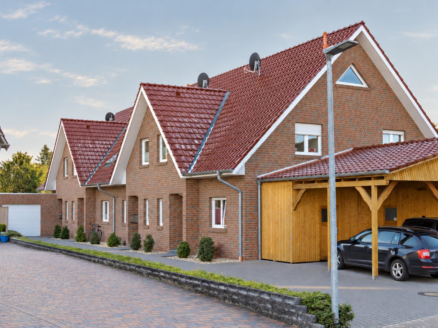 Klinkerhäuser mit Carport – verkaufte Immobilie